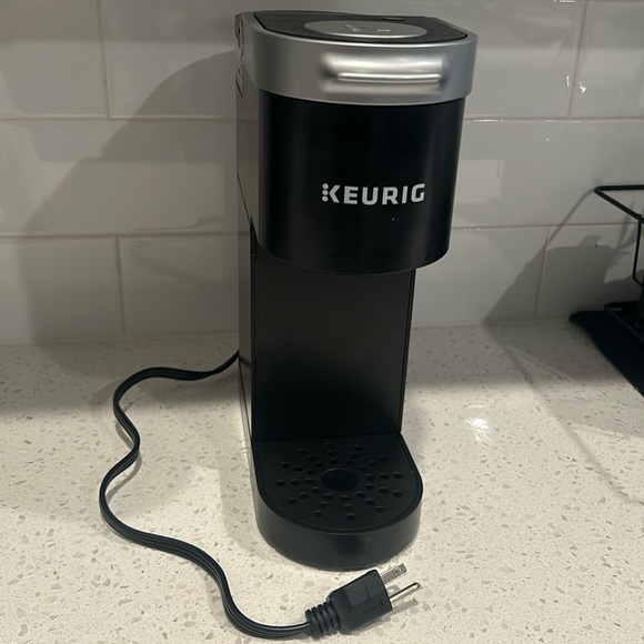 Keurig coffee maker - Picture 1 of 4